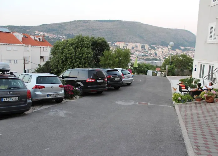 Charming In | 40 M² | Parking Included Appartement