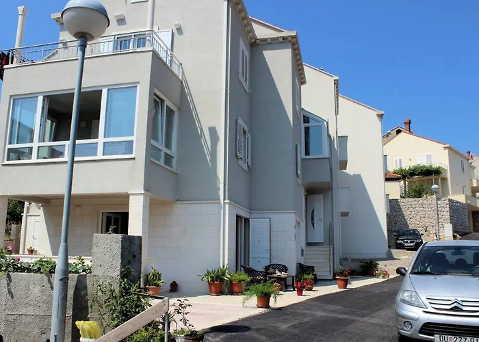 Charming In | 40 M² | Parking Included ドゥブロブニク